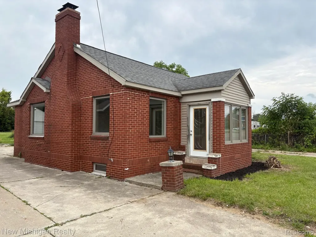 4469 S Saginaw Street Burton City MI 48529