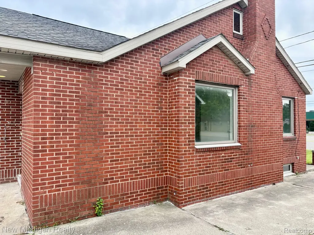 4469 S Saginaw Street Burton City MI 48529