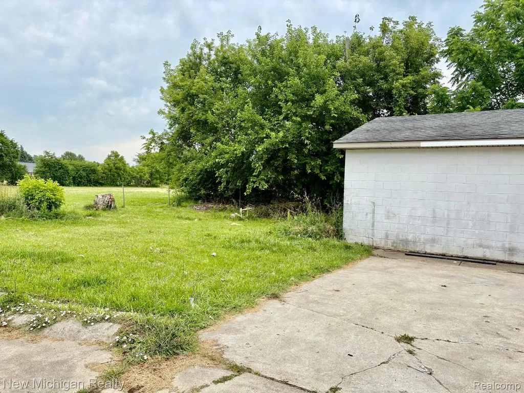 4469 S Saginaw Street Burton City MI 48529