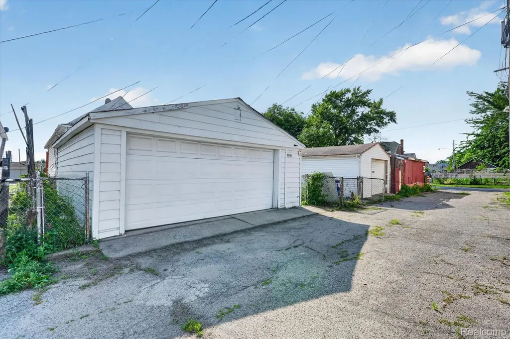 12146 Klinger Street Hamtramck City MI 48212