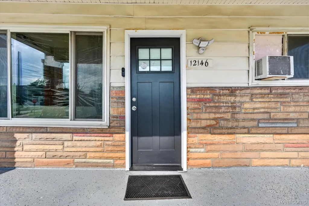 12146 Klinger Street Hamtramck City MI 48212