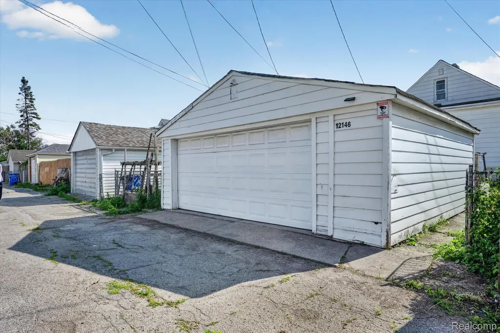 12146 Klinger Street Hamtramck City MI 48212