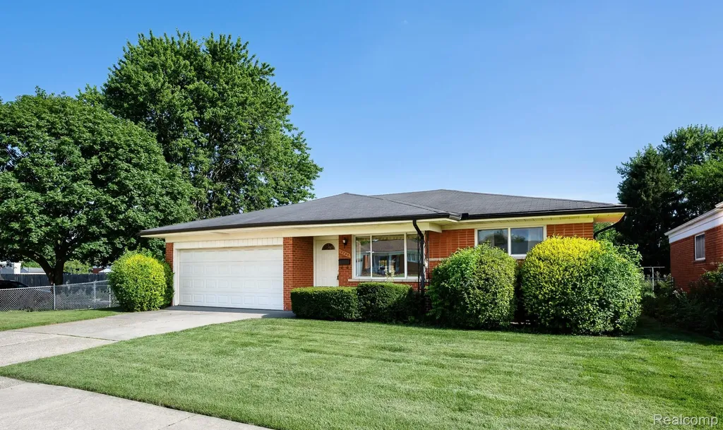13256 Rosselo Avenue Warren City MI 48088