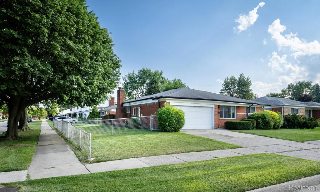 13256 Rosselo Avenue Warren City MI 48088