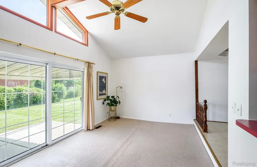 13256 Rosselo Avenue Warren City MI 48088