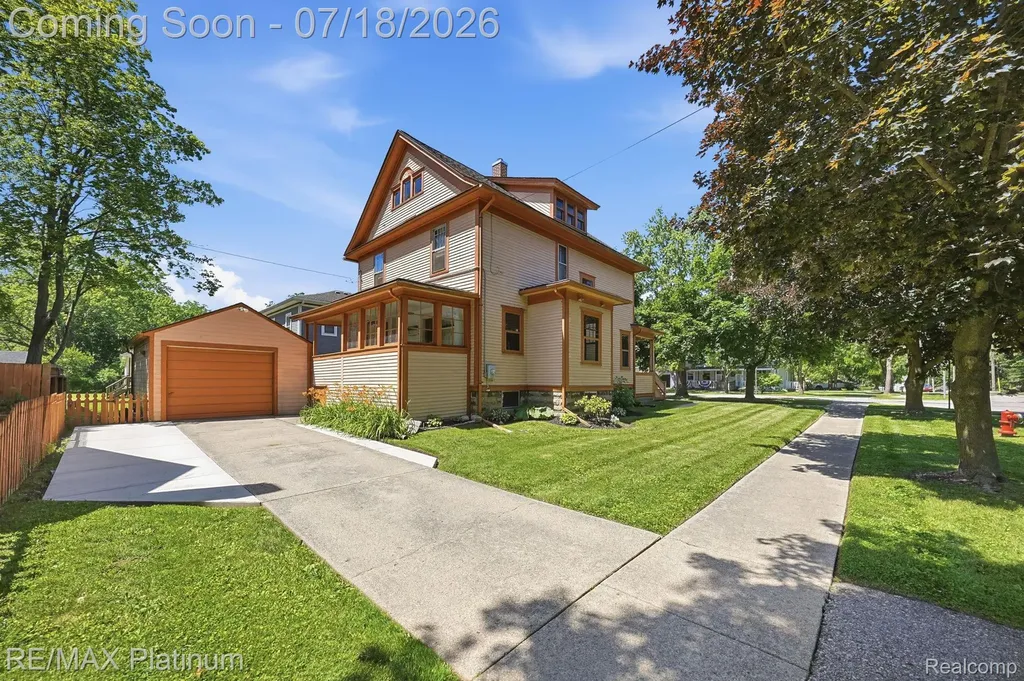 621 N Court Street Howell City MI 48843