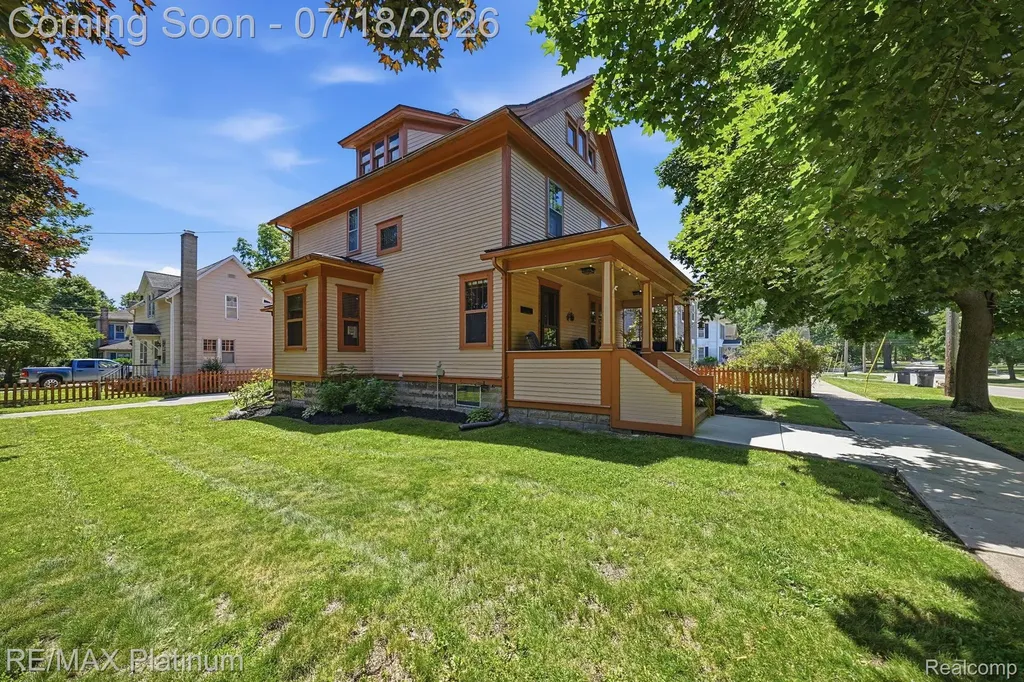 621 N Court Street Howell City MI 48843
