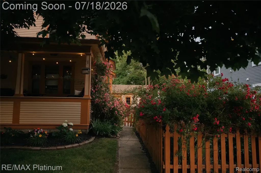 621 N Court Street Howell City MI 48843