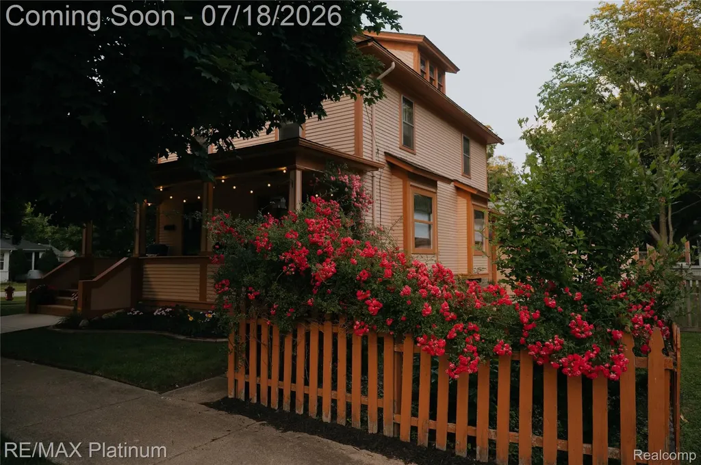 621 N Court Street Howell City MI 48843