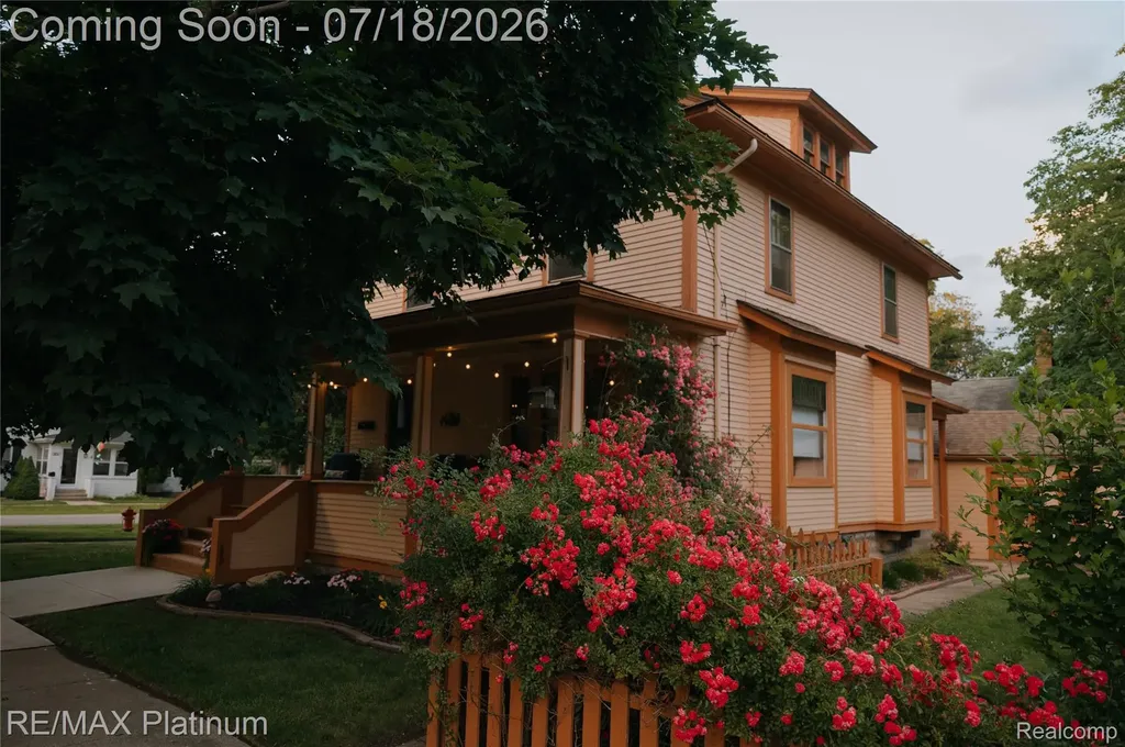 621 N Court Street Howell City MI 48843