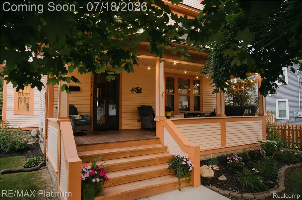 621 N Court Street Howell City MI 48843