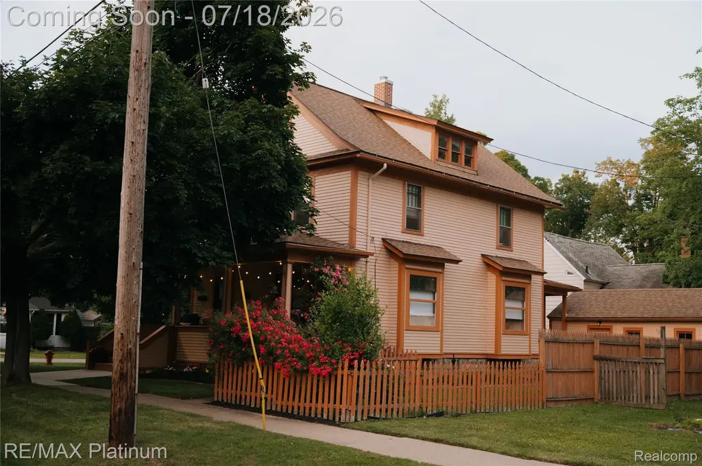621 N Court Street Howell City MI 48843