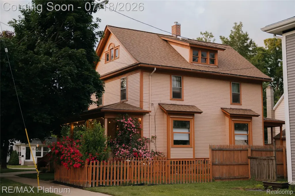 621 N Court Street Howell City MI 48843