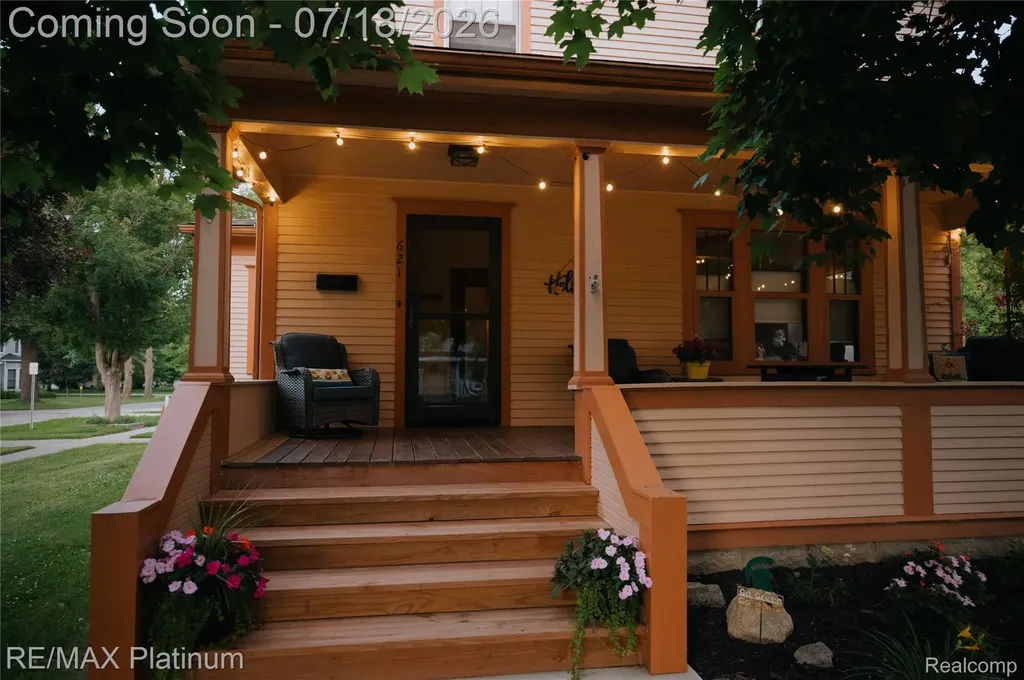 621 N Court Street Howell City MI 48843