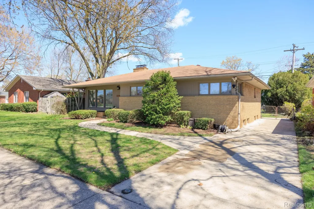 30712 Champine Street St. Clair Shores City MI 48082