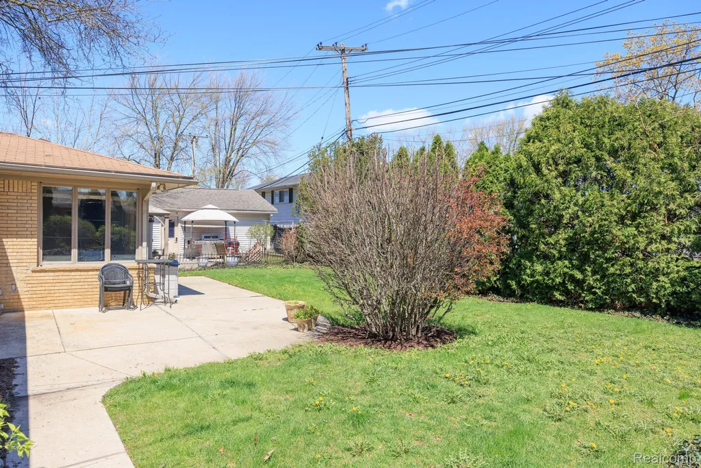 30712 Champine Street St. Clair Shores City MI 48082