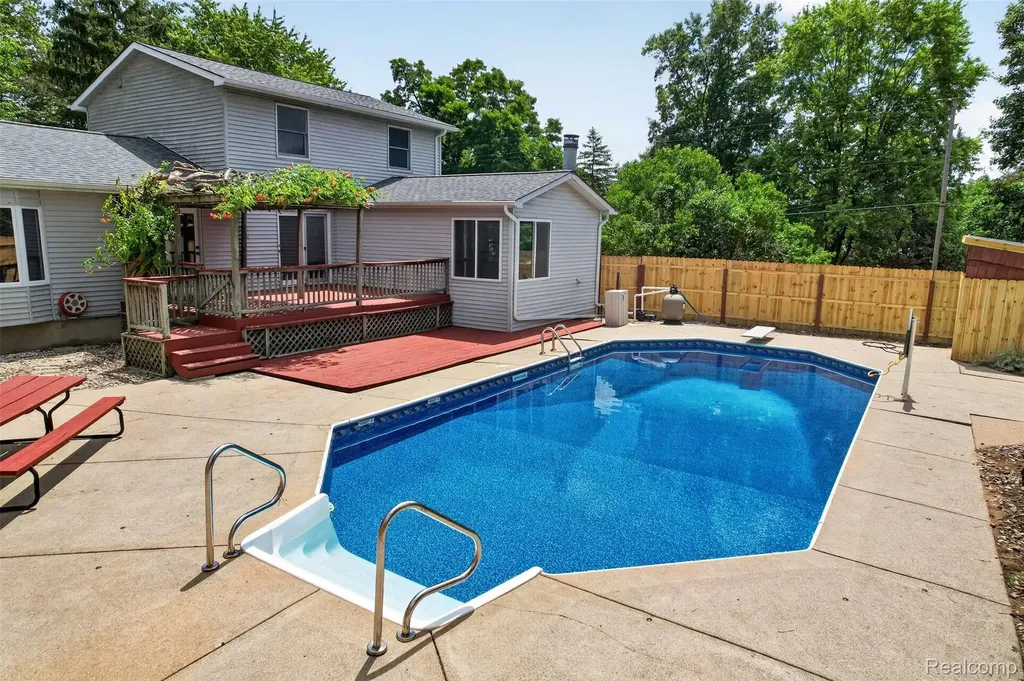 1437 E Cook Road Grand Blanc Charter Township MI 48439