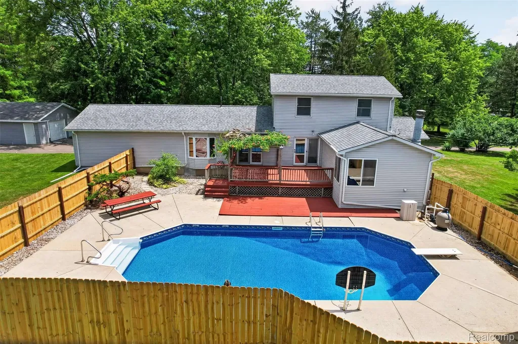 1437 E Cook Road Grand Blanc Charter Township MI 48439