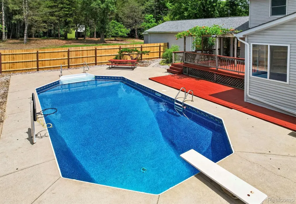 1437 E Cook Road Grand Blanc Charter Township MI 48439
