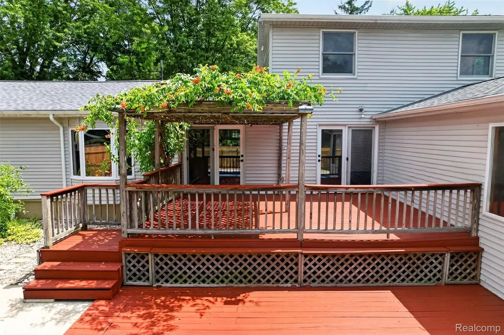 1437 E Cook Road Grand Blanc Charter Township MI 48439