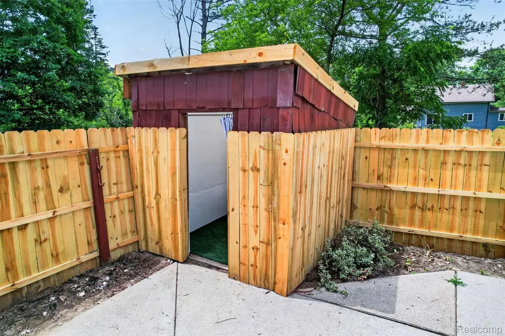 1437 E Cook Road Grand Blanc Charter Township MI 48439