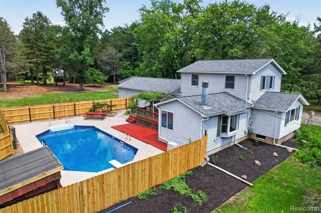 1437 E Cook Road Grand Blanc Charter Township MI 48439