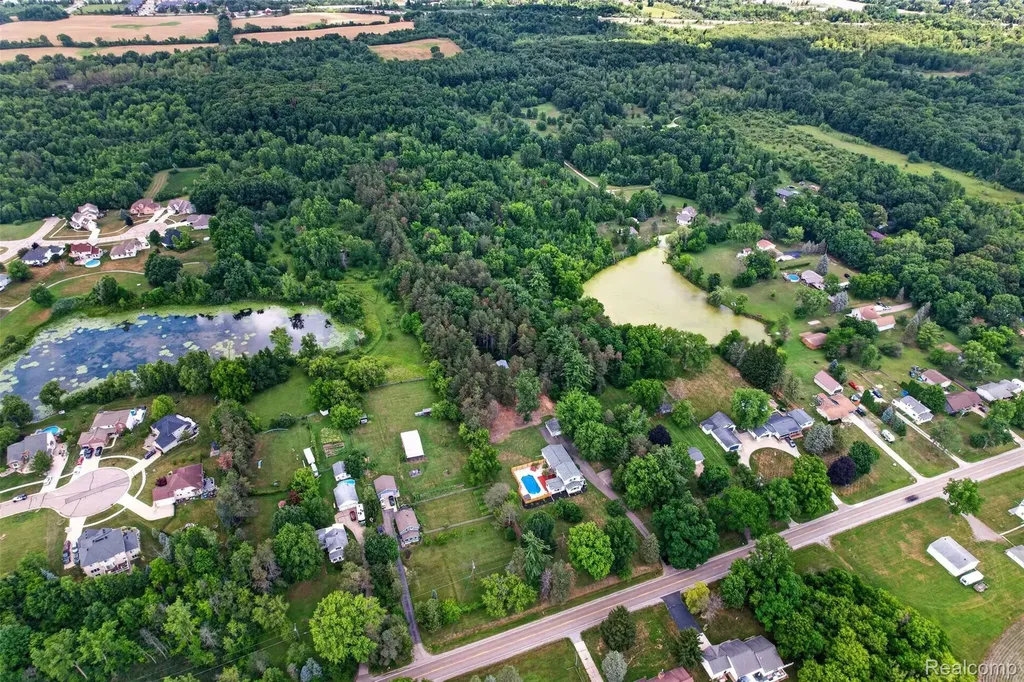 1437 E Cook Road Grand Blanc Charter Township MI 48439