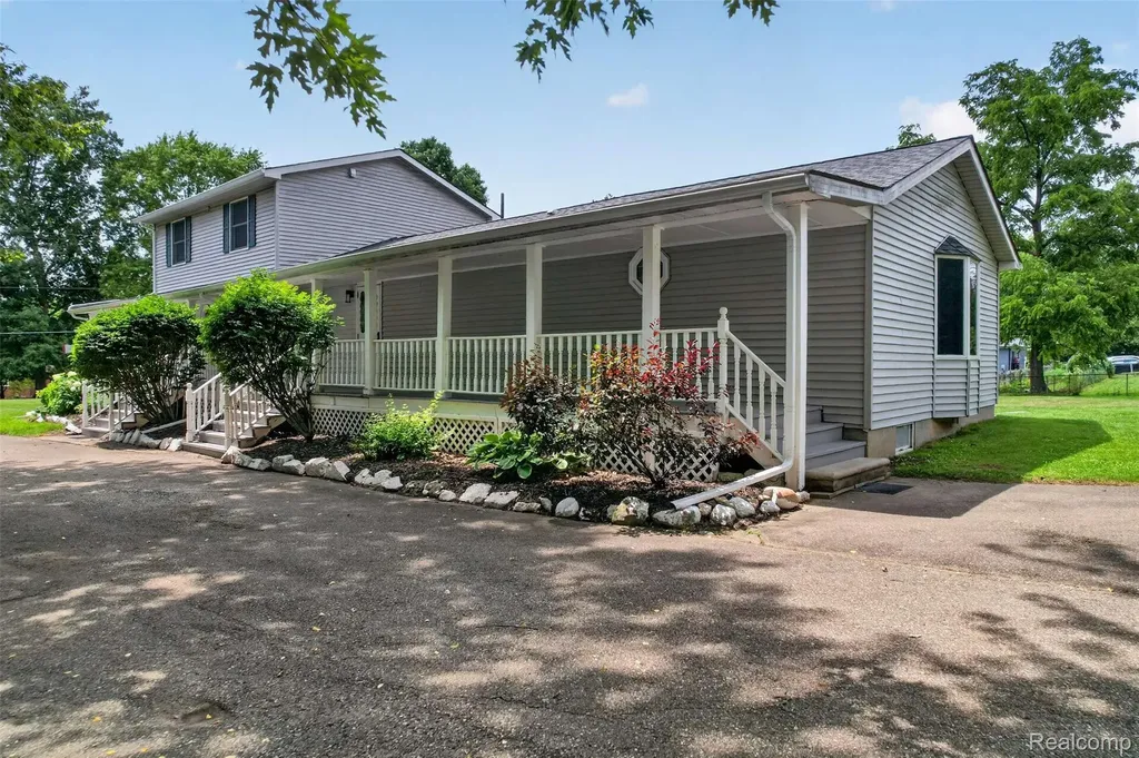 1437 E Cook Road Grand Blanc Charter Township MI 48439