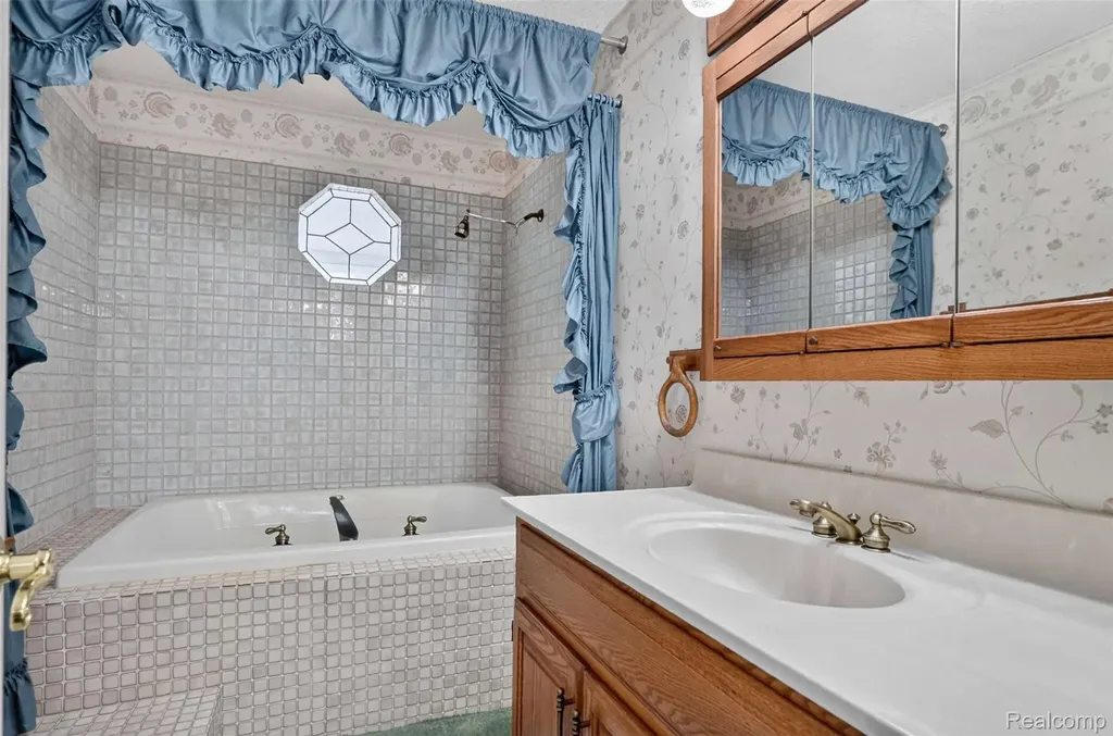 1437 E Cook Road Grand Blanc Charter Township MI 48439