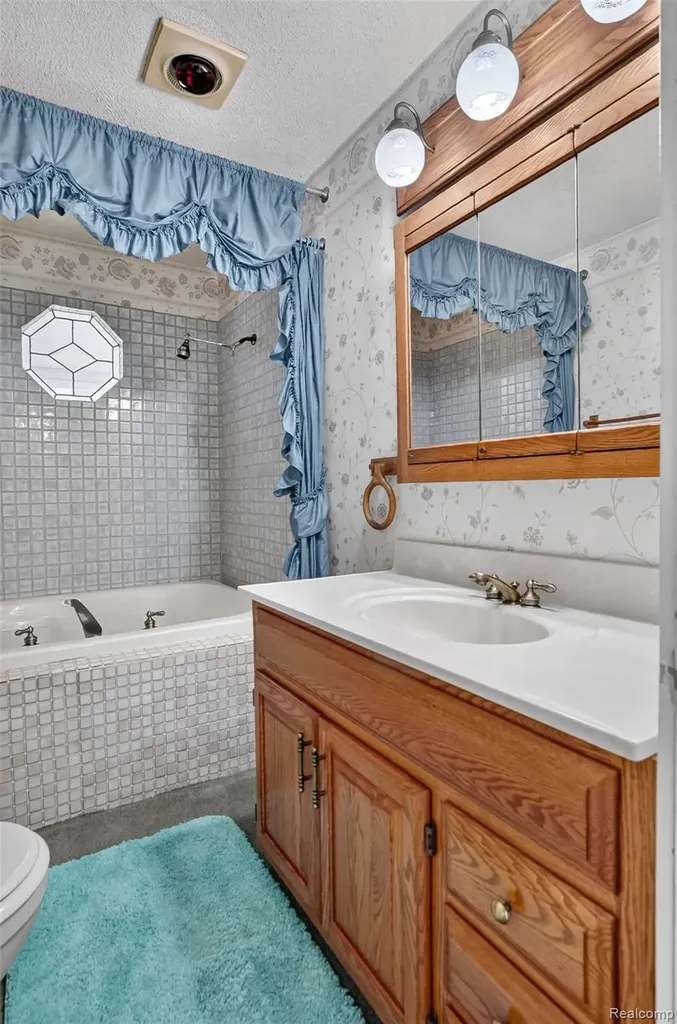 1437 E Cook Road Grand Blanc Charter Township MI 48439