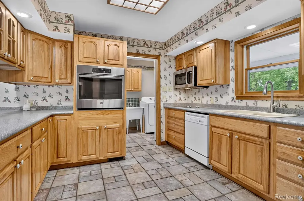 1437 E Cook Road Grand Blanc Charter Township MI 48439