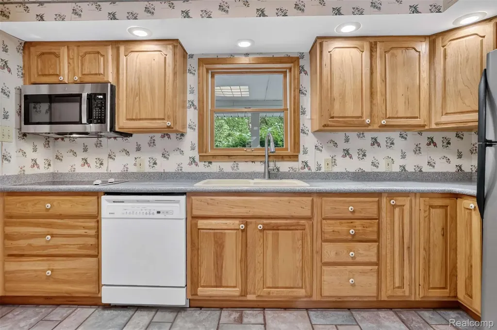 1437 E Cook Road Grand Blanc Charter Township MI 48439