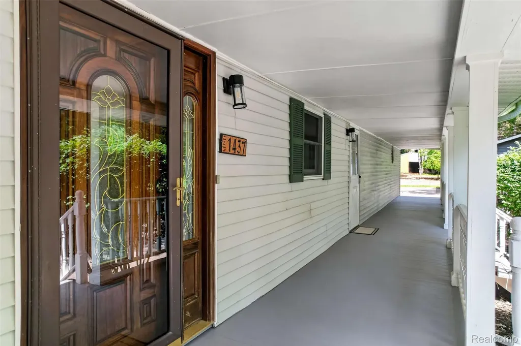 1437 E Cook Road Grand Blanc Charter Township MI 48439