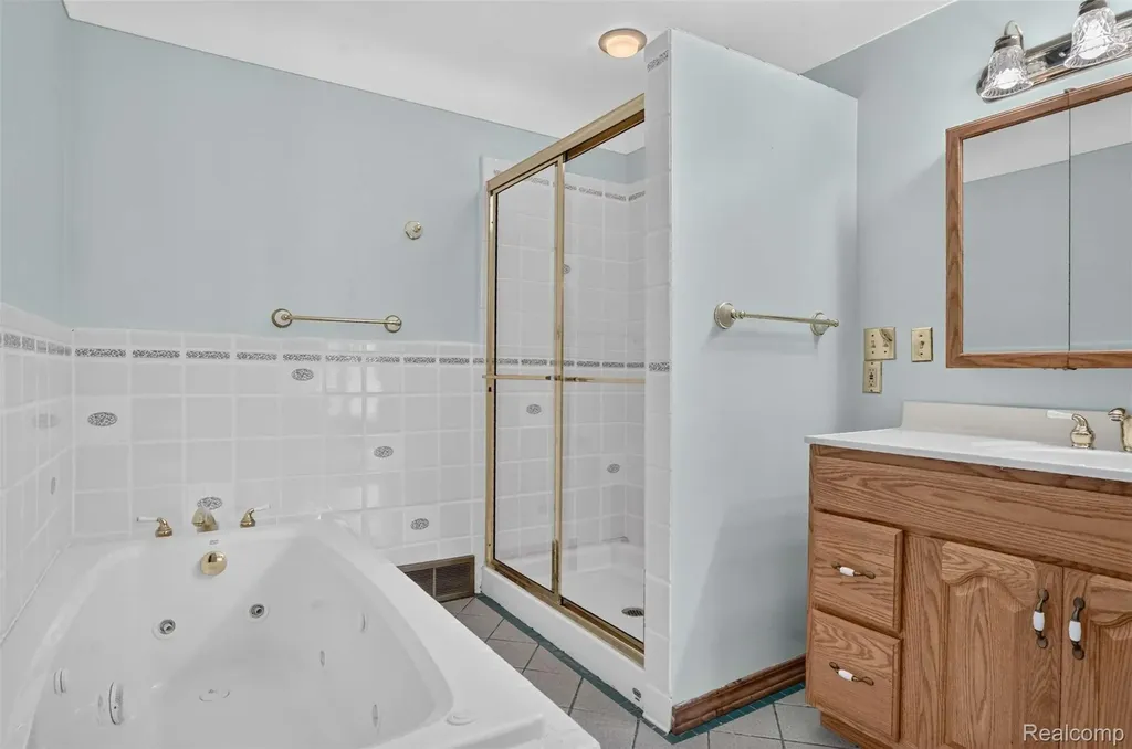 1437 E Cook Road Grand Blanc Charter Township MI 48439
