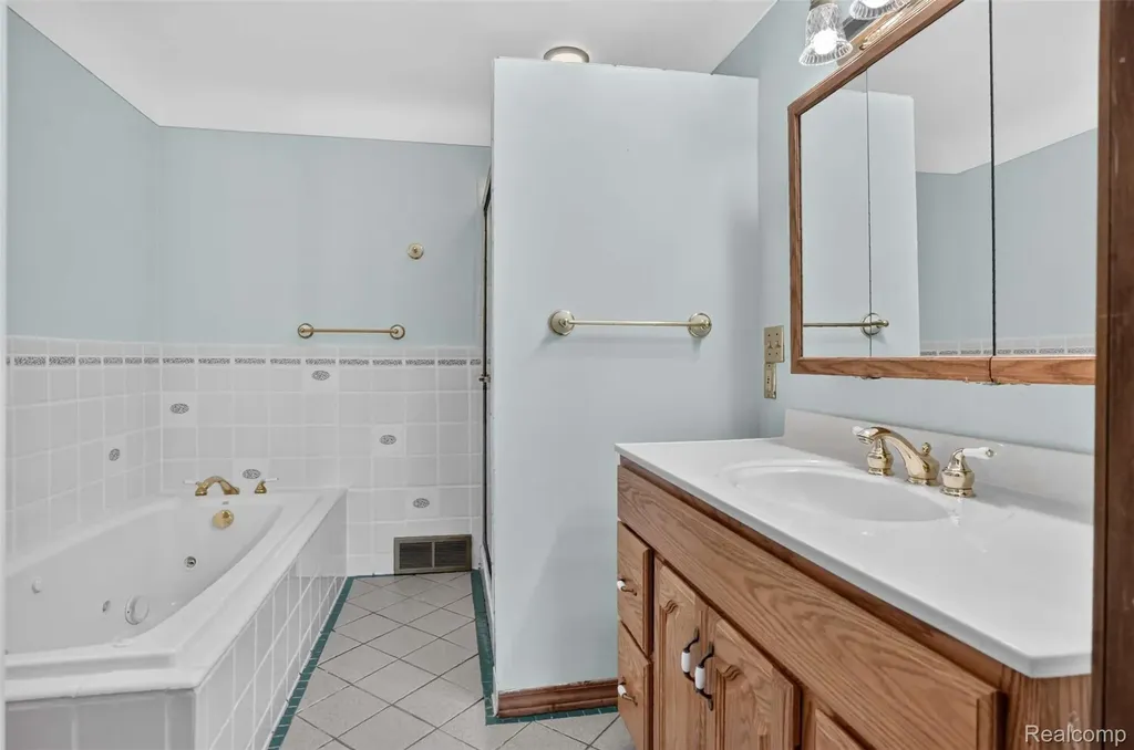 1437 E Cook Road Grand Blanc Charter Township MI 48439