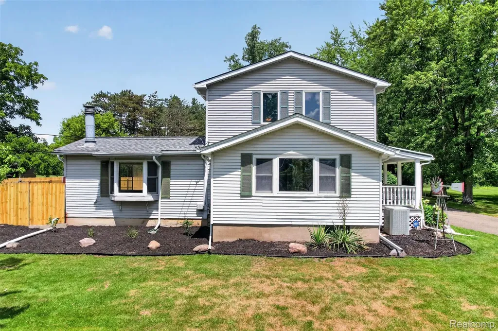 1437 E Cook Road Grand Blanc Charter Township MI 48439