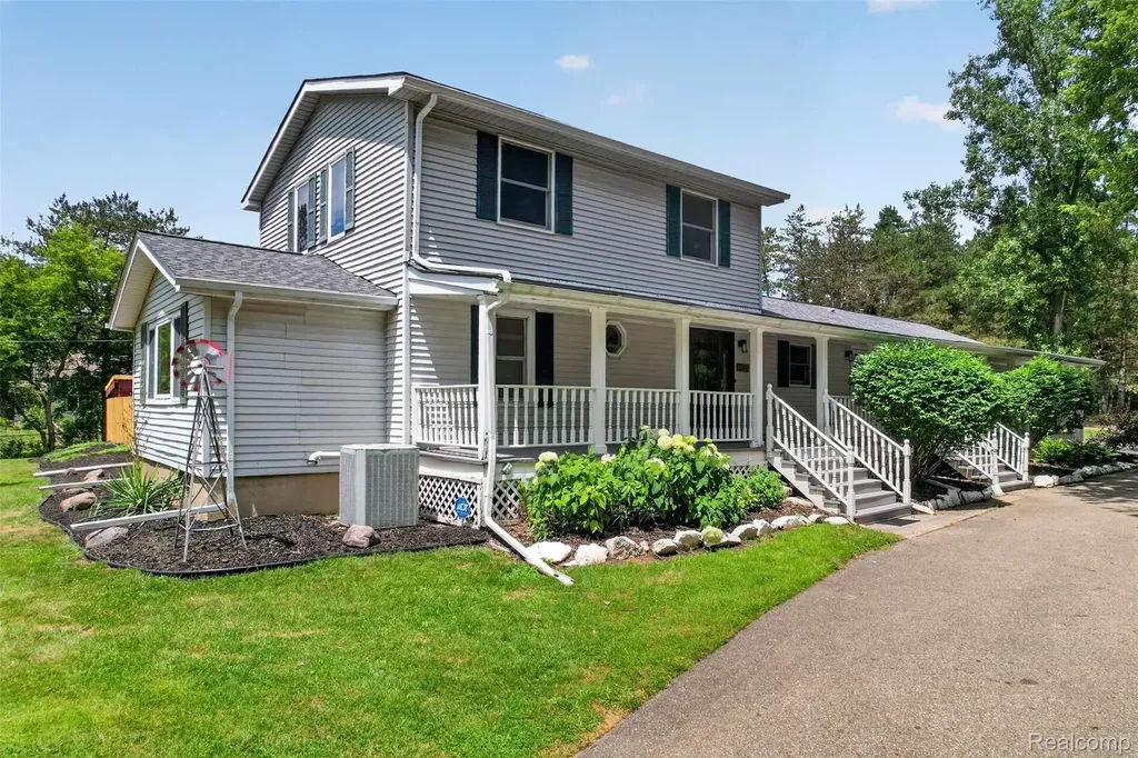 1437 E Cook Road Grand Blanc Charter Township MI 48439