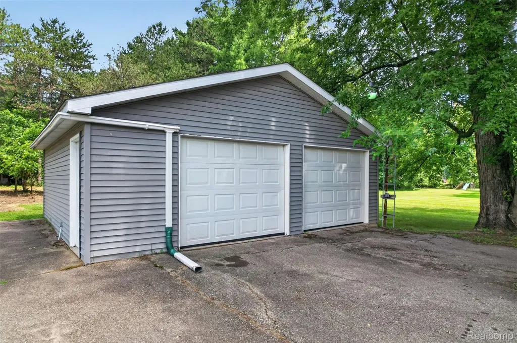 1437 E Cook Road Grand Blanc Charter Township MI 48439