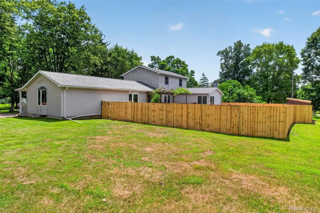 1437 E Cook Road Grand Blanc Charter Township MI 48439