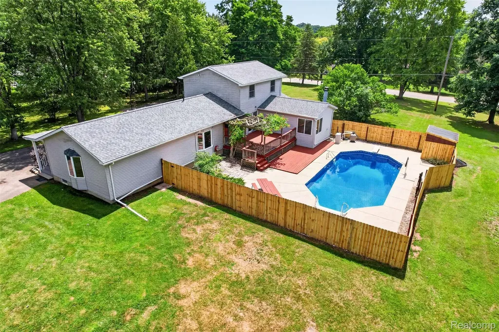 1437 E Cook Road Grand Blanc Charter Township MI 48439
