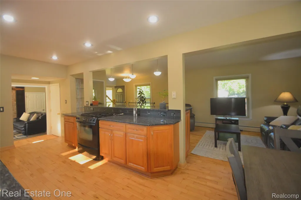615 Willard Avenue Rochester Hills City MI 48307