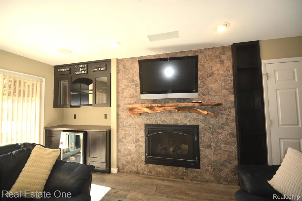 615 Willard Avenue Rochester Hills City MI 48307