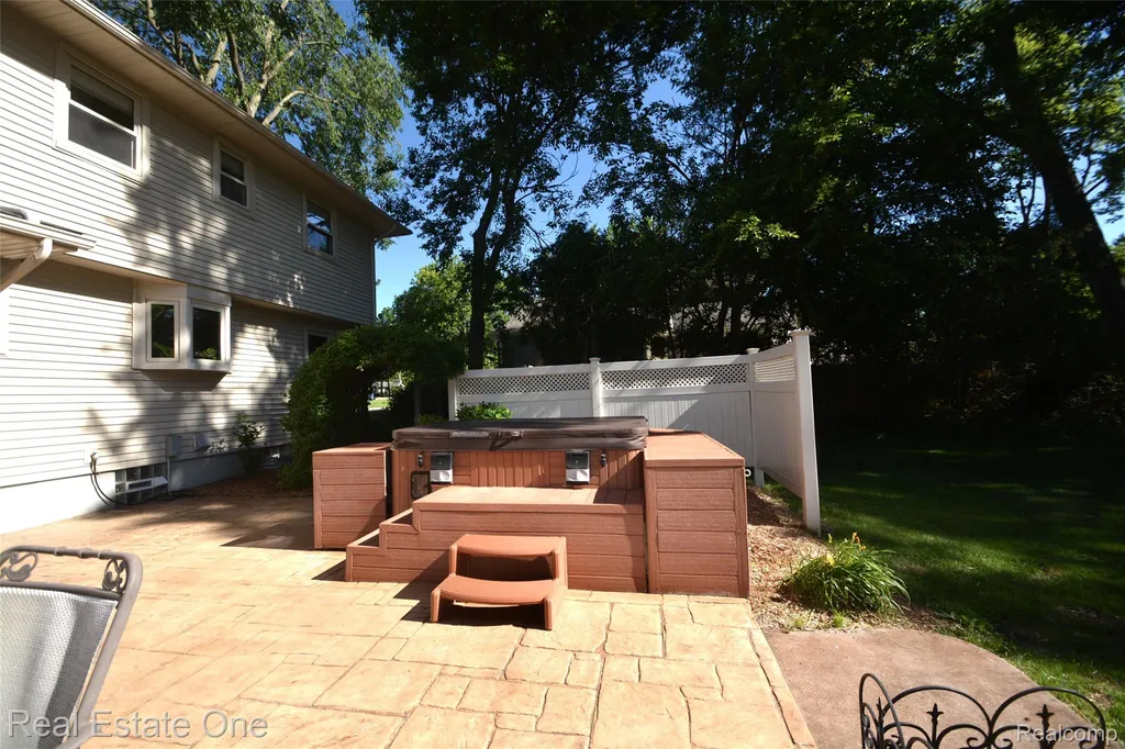 615 Willard Avenue Rochester Hills City MI 48307