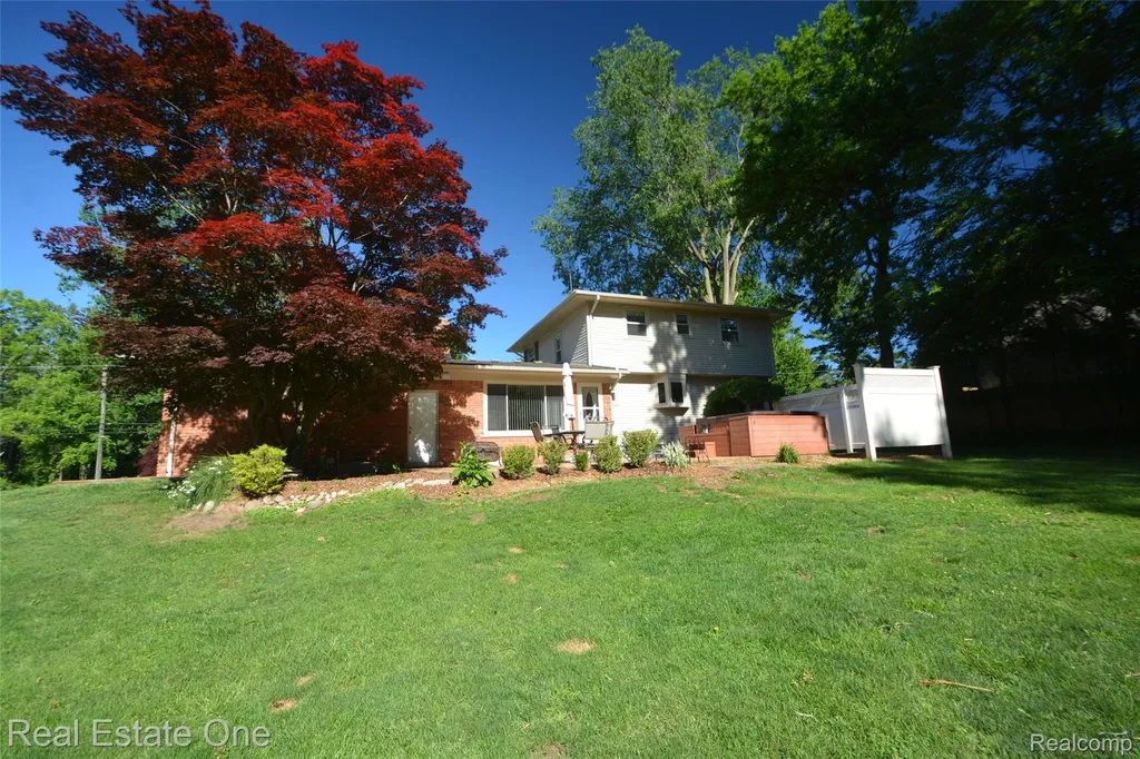 615 Willard Avenue Rochester Hills City MI 48307