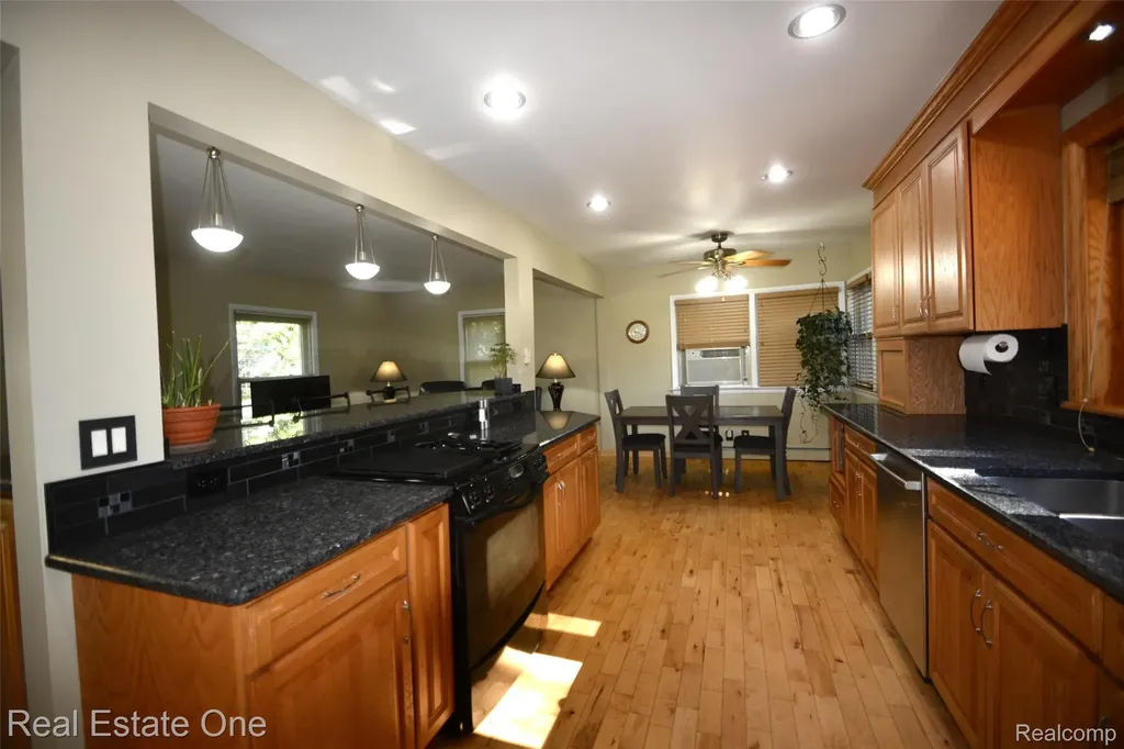 615 Willard Avenue Rochester Hills City MI 48307