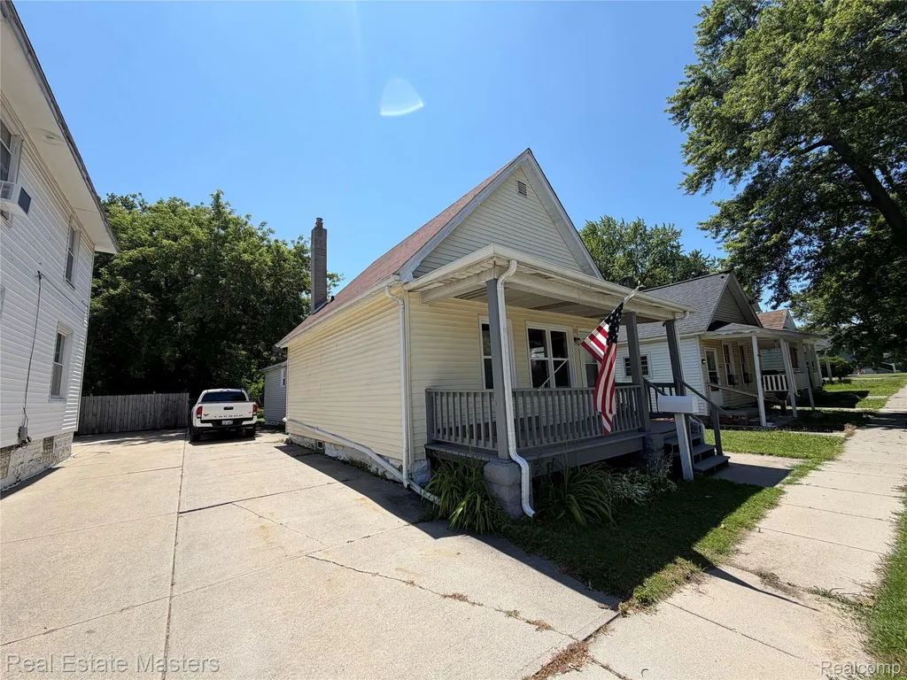 1016 Gillett Street Port Huron City MI 48060