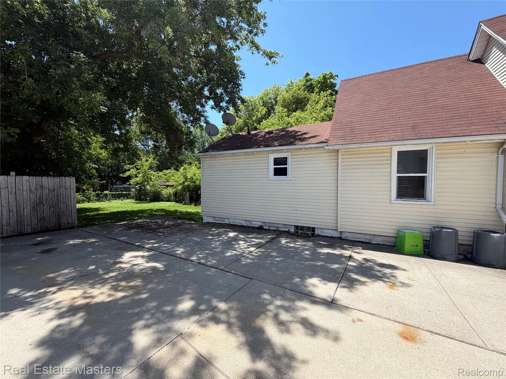 1016 Gillett Street Port Huron City MI 48060