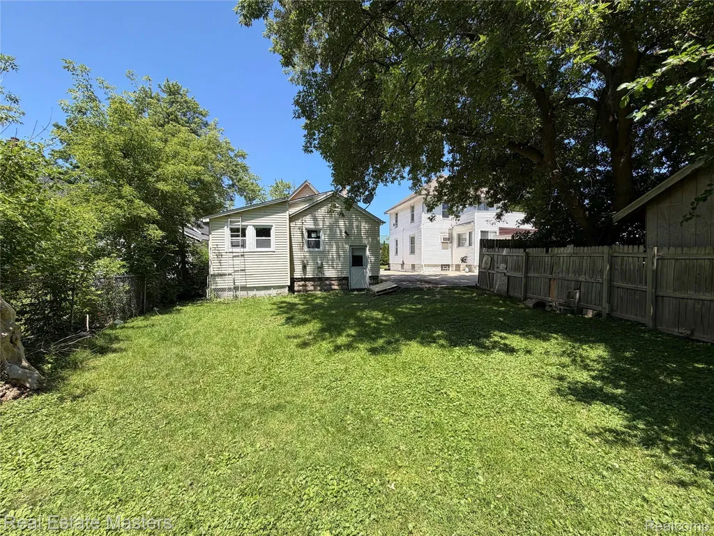 1016 Gillett Street Port Huron City MI 48060