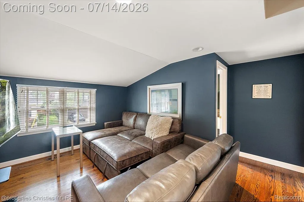 974 Ann Street Birmingham City MI 48009