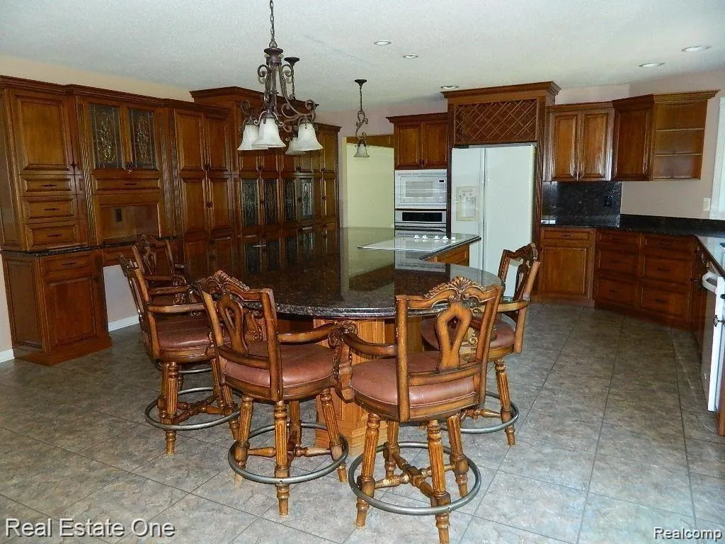 6927 Northpoint Drive Troy City MI 48085